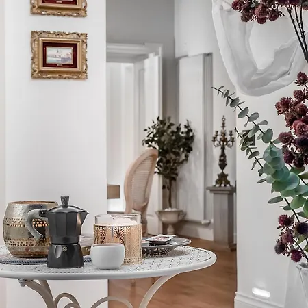 Trevi Fountain Elegant Apartment