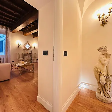 Trevi Fountain Elegant 로마