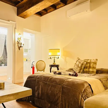Apartment Trevi Fountain Elegant