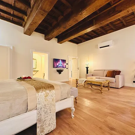 Trevi Fountain Elegant Apartment