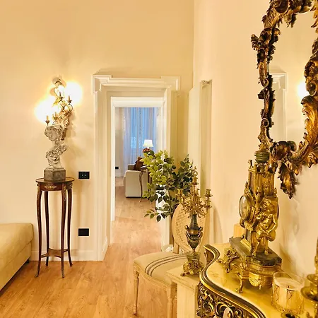 Apartment Trevi Fountain Elegant
