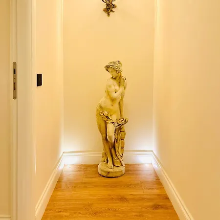 Trevi Fountain Elegant Apartment Rom