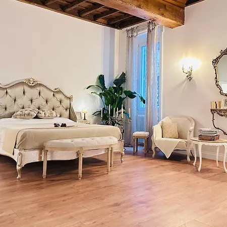 Trevi Fountain Elegant Apartment