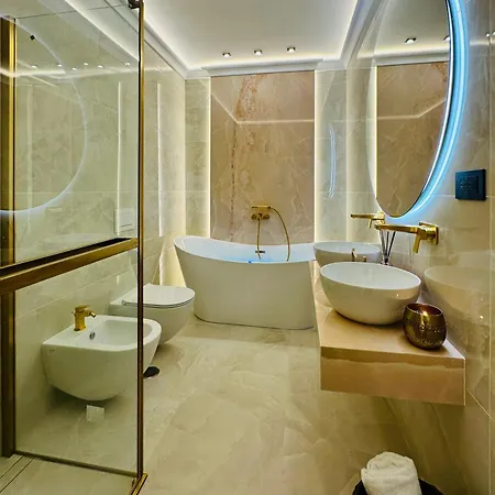 Trevi Fountain Elegant Apartment