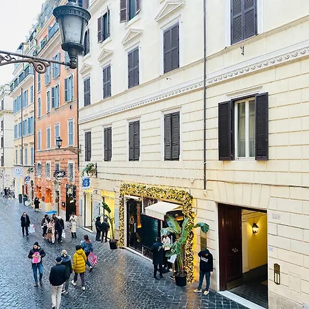 Trevi Fountain Elegant Apartment